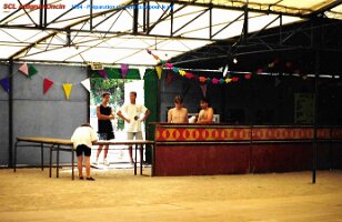 1994 préparation chapiteau pour bal 3